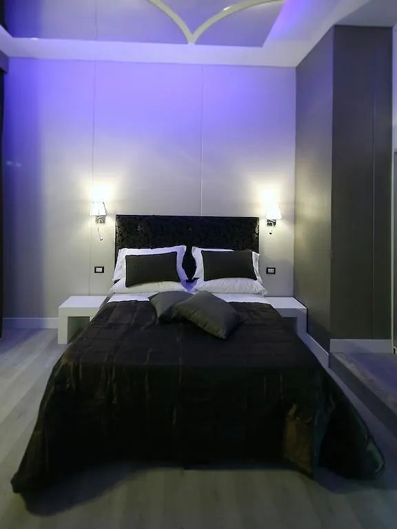 Piccolo Di Piazza Di Spagna Suites Rome Guest house